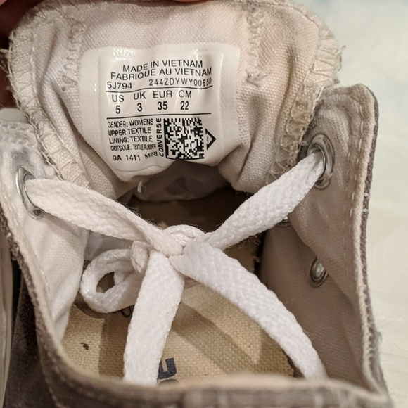 Woman's Converse Size 5 - Picture 8 of 8
